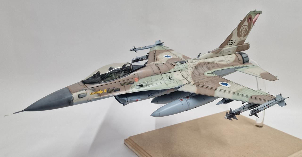 Tamiya 1/32 F-16 BARAK model