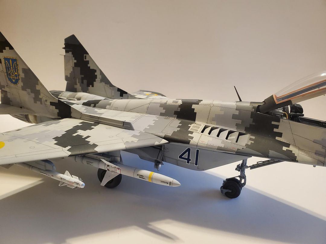 Model Showcase: Ukrainian Digital Camouflage Mig-29 Armed with ResKit HARM Missiles!  / FUN CLUB