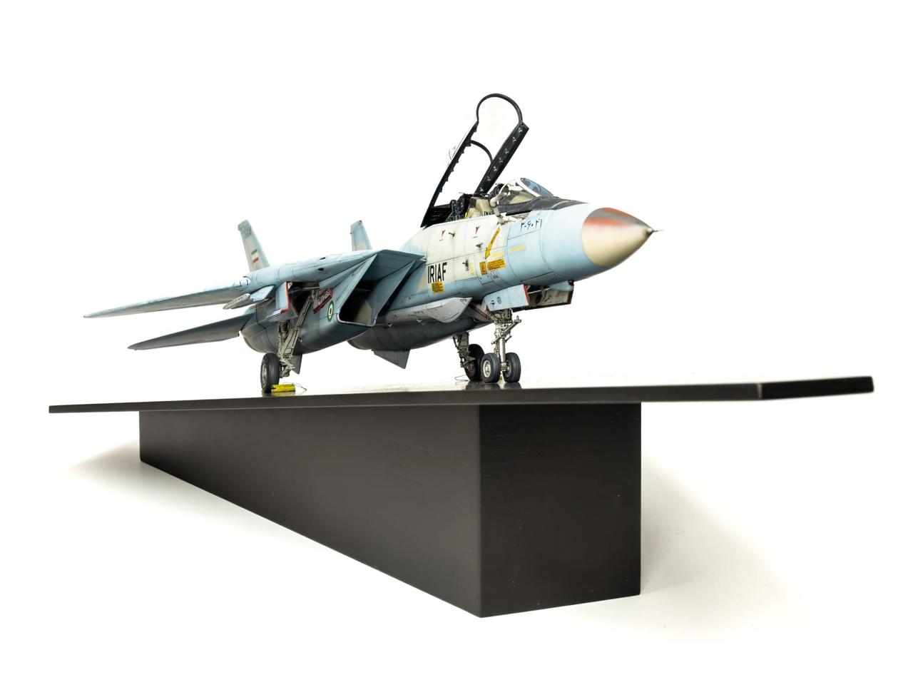 Stunning F-14 Tomcat build by modeler Michael Schröde / FUN CLUB