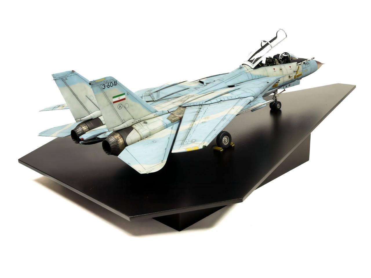 Stunning F-14 Tomcat build by modeler Michael Schröde / FUN CLUB